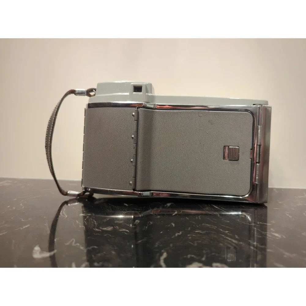 VINTAGE POLAROID LAND CAMERA MODEL 80 with case and accessories